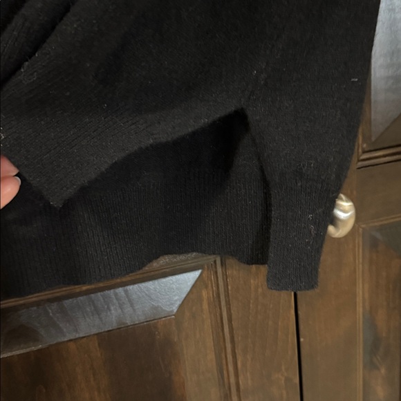 360 Cashmere Black V-Neck long Sweater size medium - Picture 2 of 5